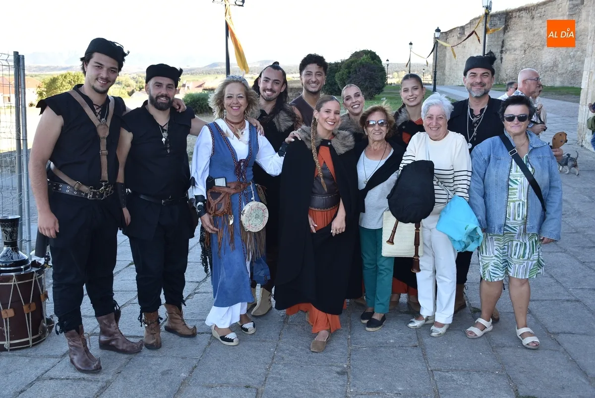Foto 3 - Manuk se encarga de cerrar con compa&ntilde;&iacute;a la Feria Medieval 2025