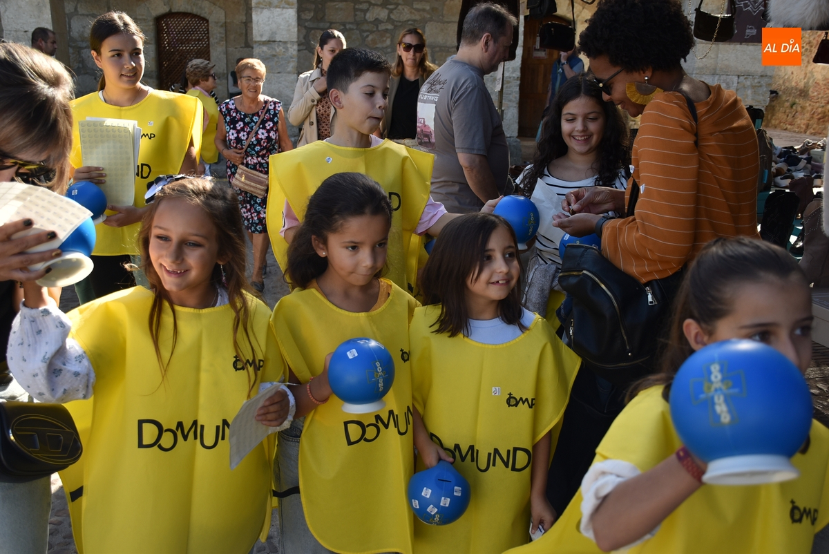 Niñ@s y mayores recorren las calles huchas en mano para ayudar a los misioneros
