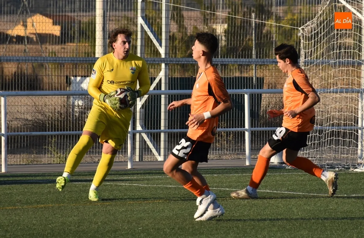 Foto 2 - El Alba de Tormes se lleva el duelo inaugural de la temporada ante la UD Mirobrigense