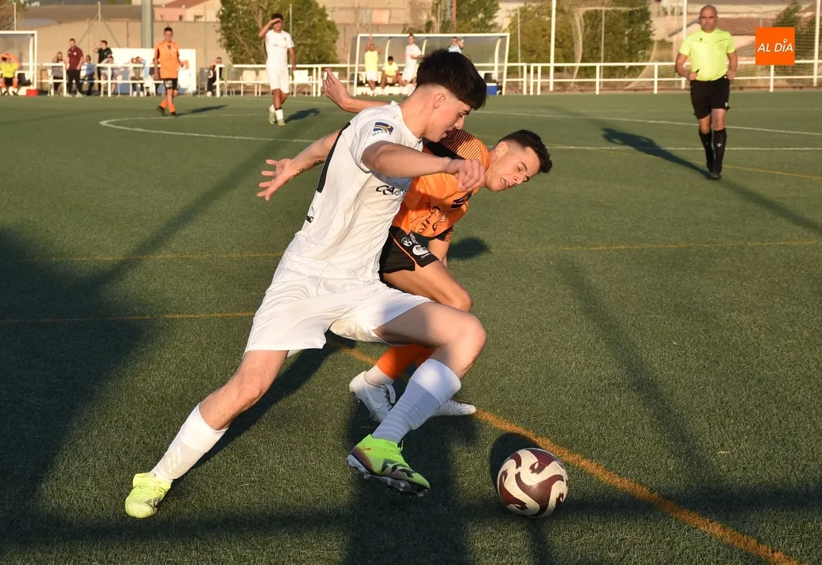 Foto 6 - El Alba de Tormes se lleva el duelo inaugural de la temporada ante la UD Mirobrigense