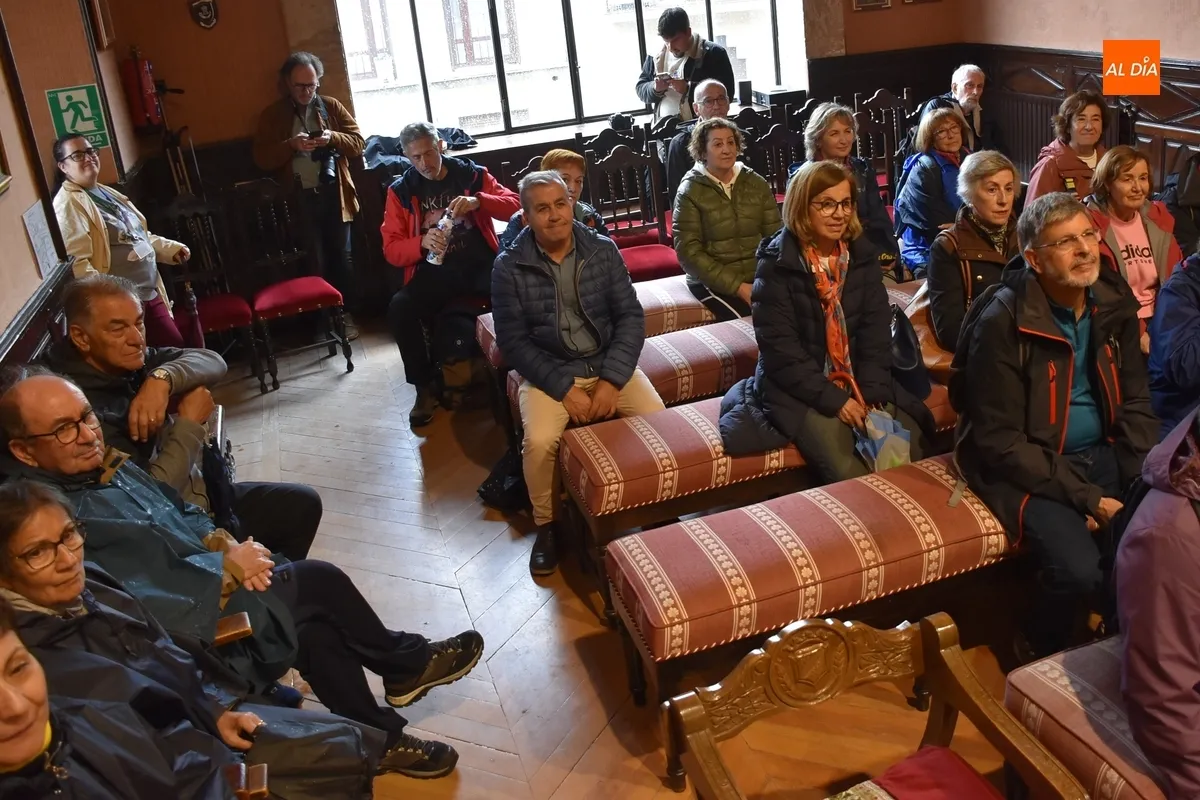 Foto 4 - Alumnos de la Universidad de la Experiencia de la UPSA visitan Ciudad Rodrigo