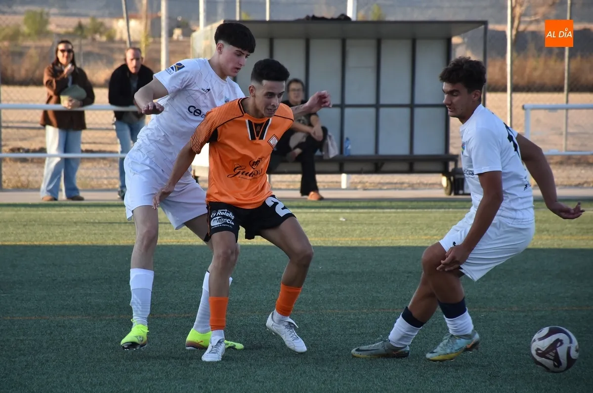 Foto 8 - El Alba de Tormes se lleva el duelo inaugural de la temporada ante la UD Mirobrigense