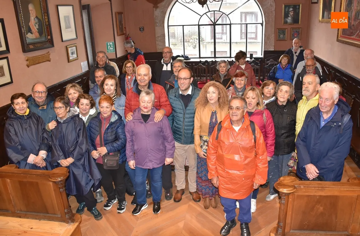 Foto 6 - Alumnos de la Universidad de la Experiencia de la UPSA visitan Ciudad Rodrigo