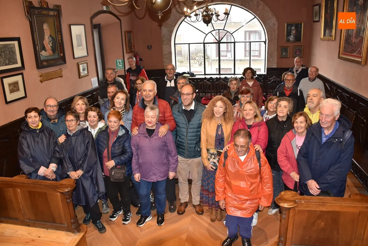 Foto 7 - Alumnos de la Universidad de la Experiencia de la UPSA visitan Ciudad Rodrigo
