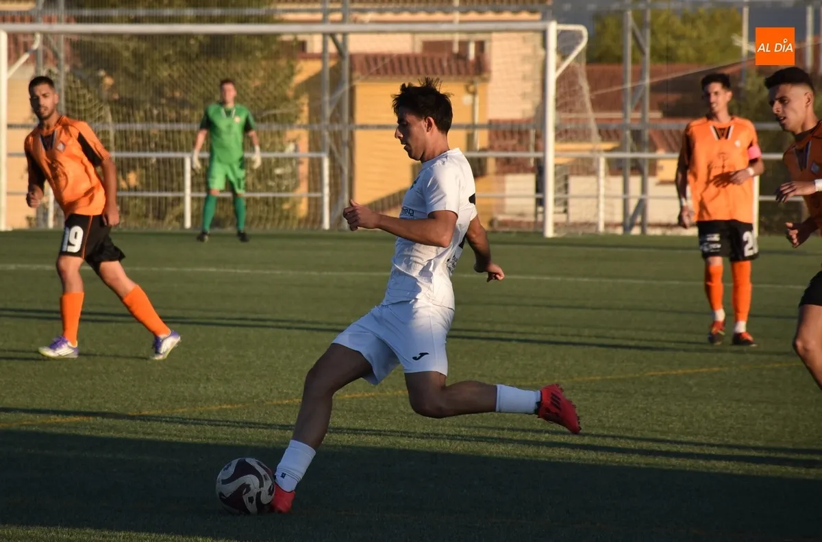 Foto 10 - El Alba de Tormes se lleva el duelo inaugural de la temporada ante la UD Mirobrigense