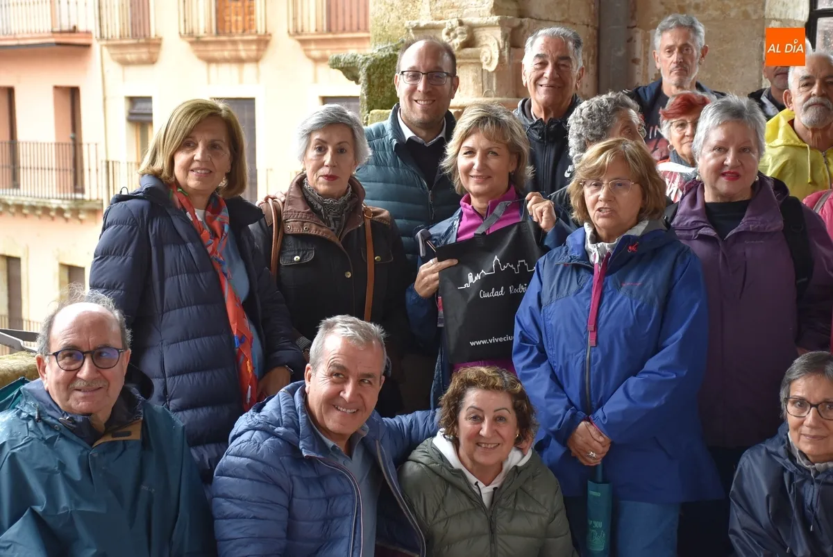 Foto 8 - Alumnos de la Universidad de la Experiencia de la UPSA visitan Ciudad Rodrigo