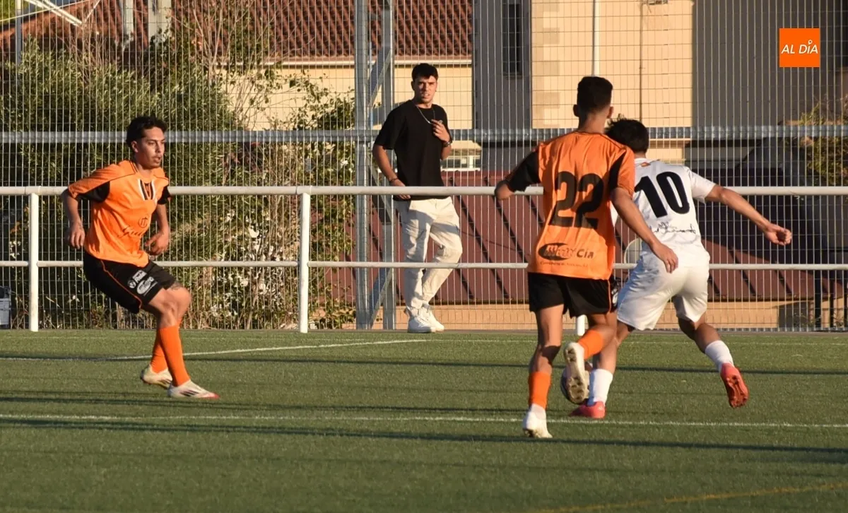 Foto 11 - El Alba de Tormes se lleva el duelo inaugural de la temporada ante la UD Mirobrigense