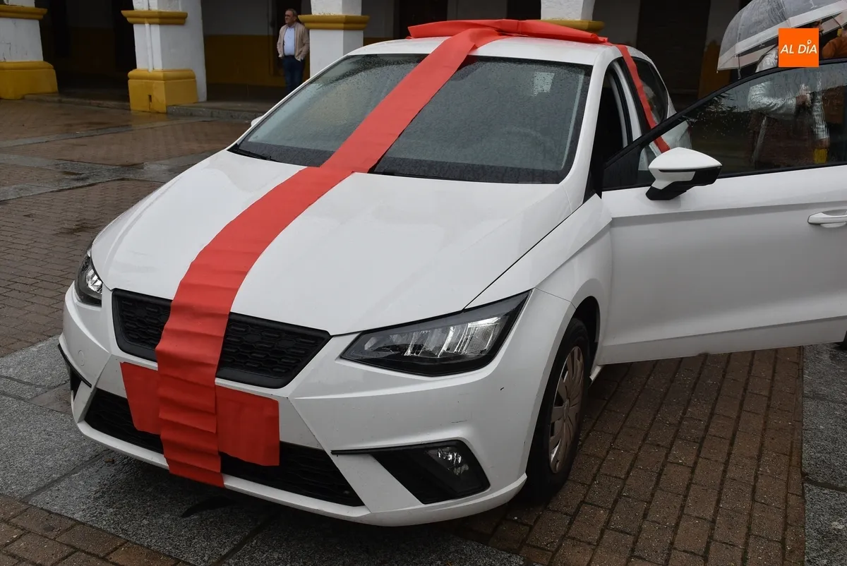 Foto 2 - Afecir y el Ayuntamiento repiten la iniciativa de sortear un coche en Navidad a&ntilde;adiendo m&aacute;s regalos