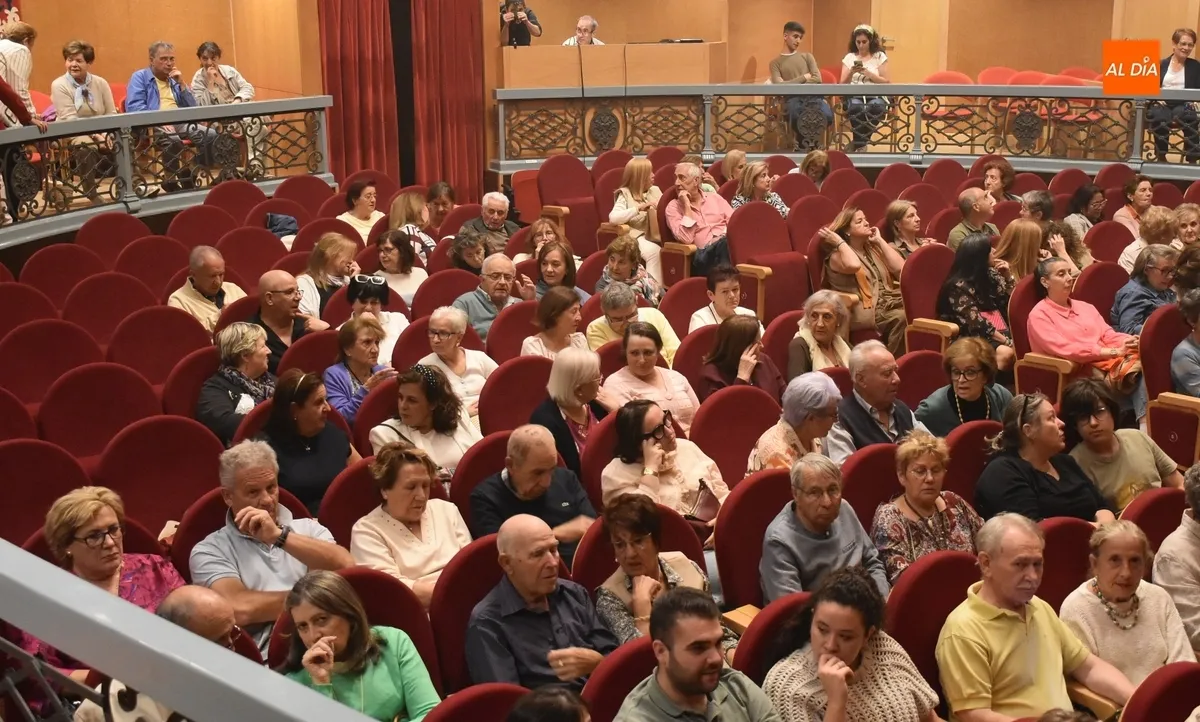 Foto 4 - Buena entrada en el Teatro para disfrutar de coplas de toda la vida con El Tr&iacute;o Caracol