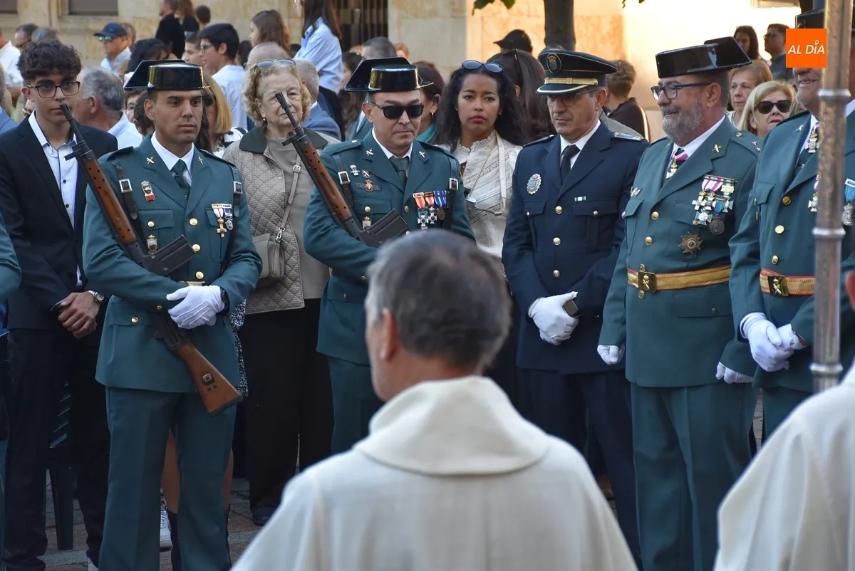 Foto 5 - La Guardia Civil consolida con un masivo respaldo la celebraci&oacute;n de su patrona en el centro hist&oacute;rico