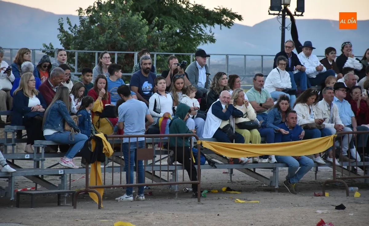 Foto 10 - Manuk se encarga de cerrar con compa&ntilde;&iacute;a la Feria Medieval 2025
