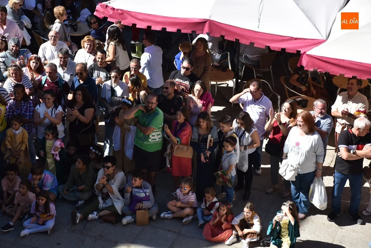Foto 7 - Malatitsch maravilla con sus habilidades circenses en su debut en la Feria Medieval