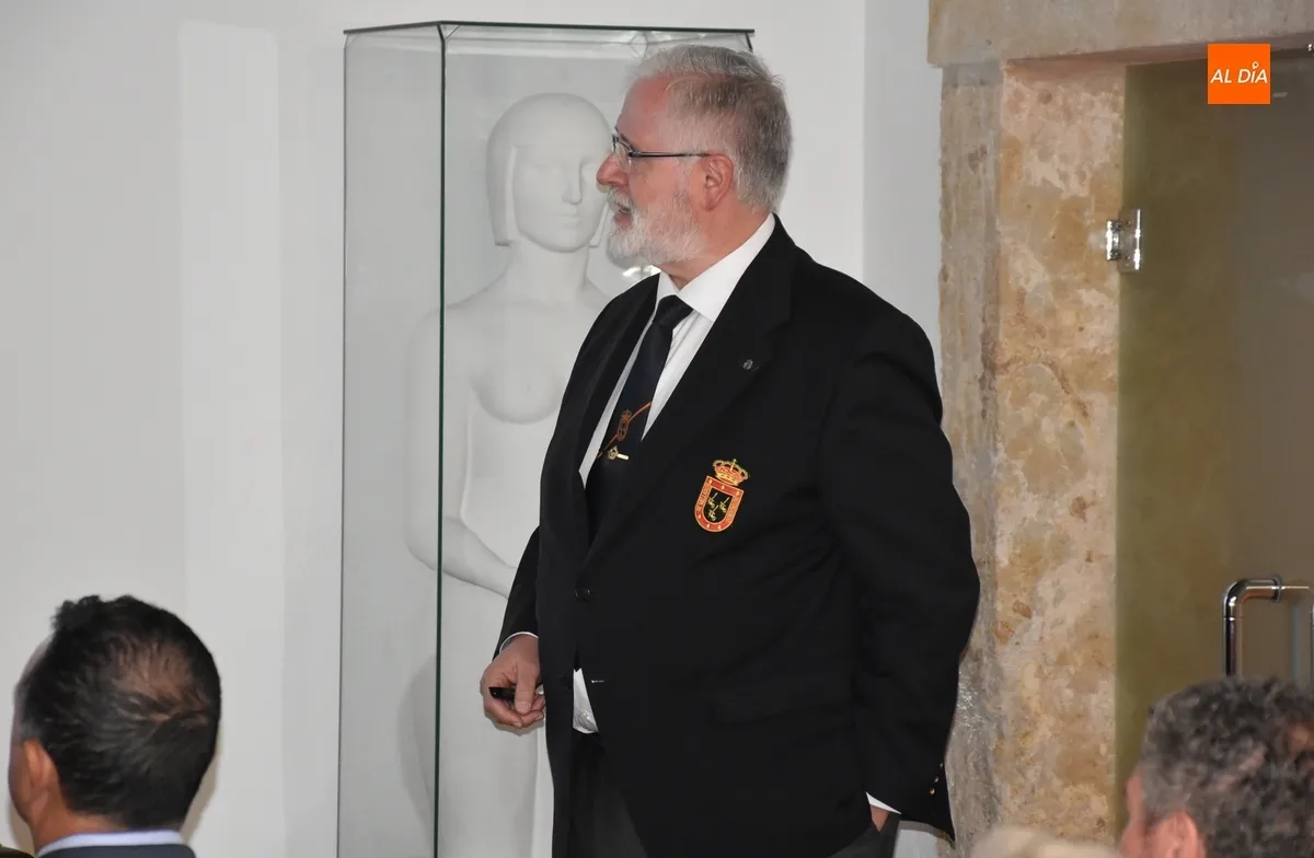 Foto 8 - Una muestra repasa las banderas de Espa&ntilde;a desde los Reyes Cat&oacute;licos hasta la actualidad