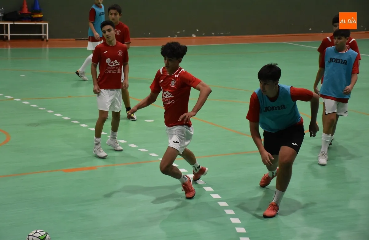 Foto 6 - El III Cadete se encamina a su debut liguero saliendo a por todo pese a ser mayor&iacute;a de 1&ordm; a&ntilde;o
