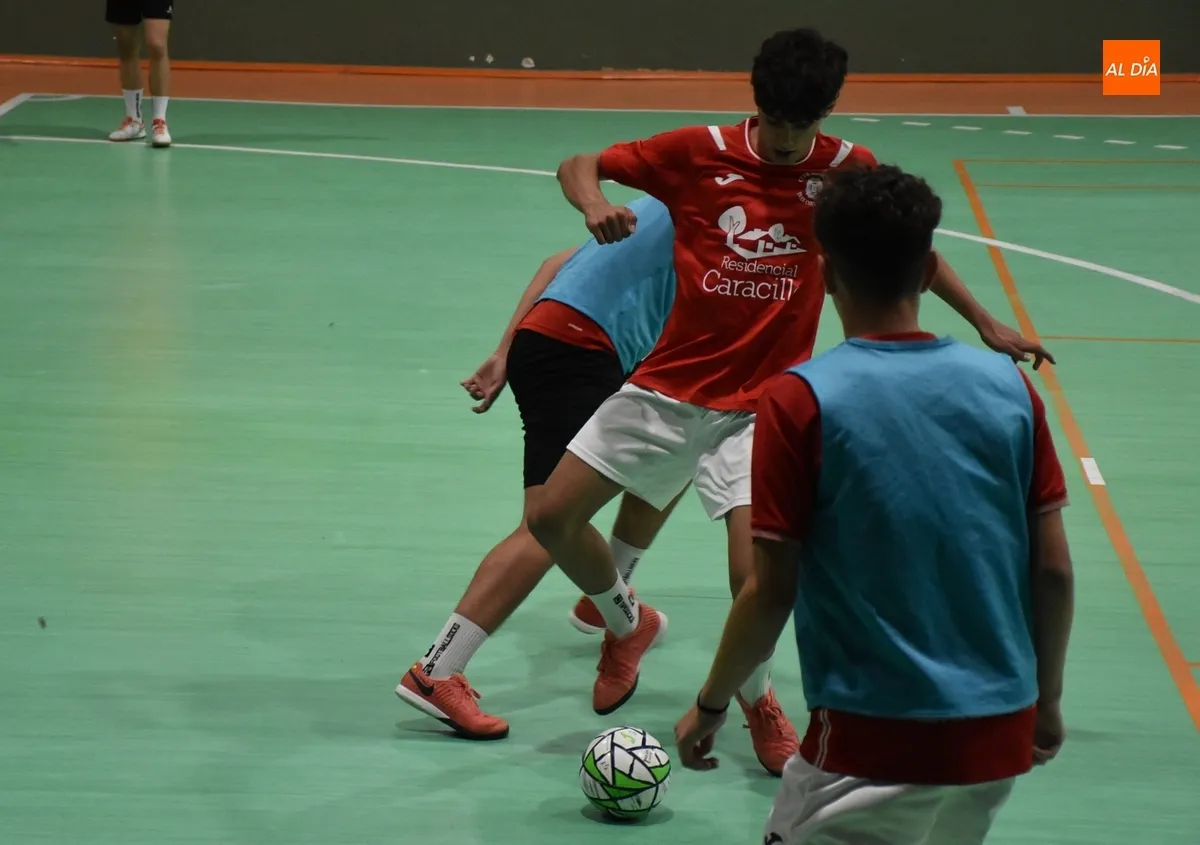 Foto 10 - El III Cadete se encamina a su debut liguero saliendo a por todo pese a ser mayor&iacute;a de 1&ordm; a&ntilde;o