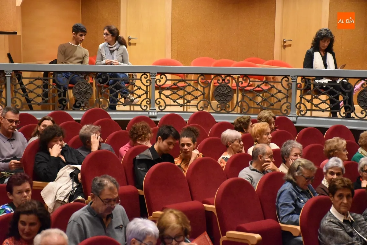Foto 5 - El contraste entre la vida urbana y la rural sale al escenario con una aceptable entrada
