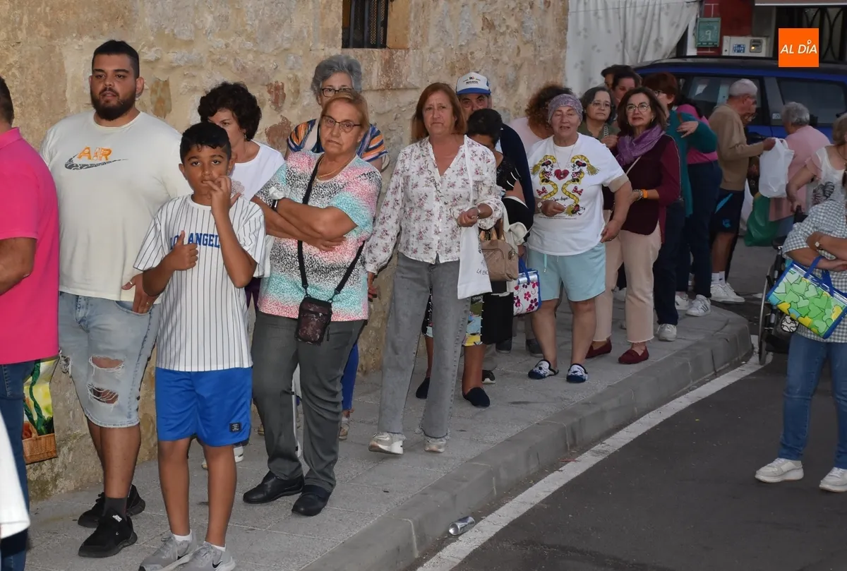 Foto 10 - Los mirobrigenses no faltan a su cita con las roscas de la Virgen del Rosario