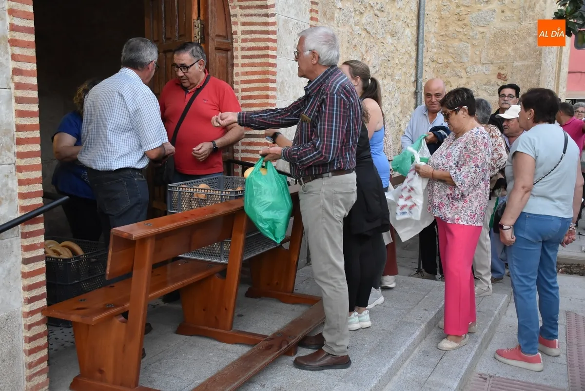 Foto 11 - Los mirobrigenses no faltan a su cita con las roscas de la Virgen del Rosario
