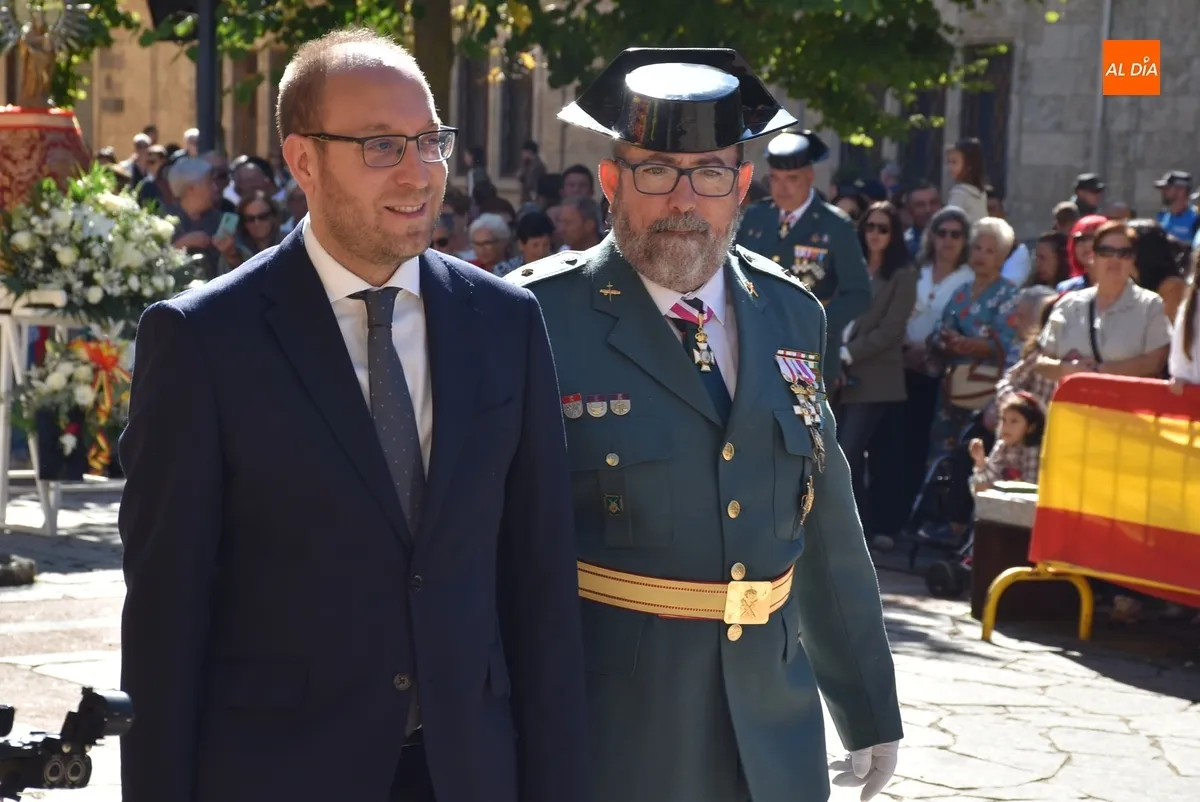Foto 2 - La Benem&eacute;rita mirobrigense rinde homenaje a dos veteranos y a los ca&iacute;dos del Cuerpo