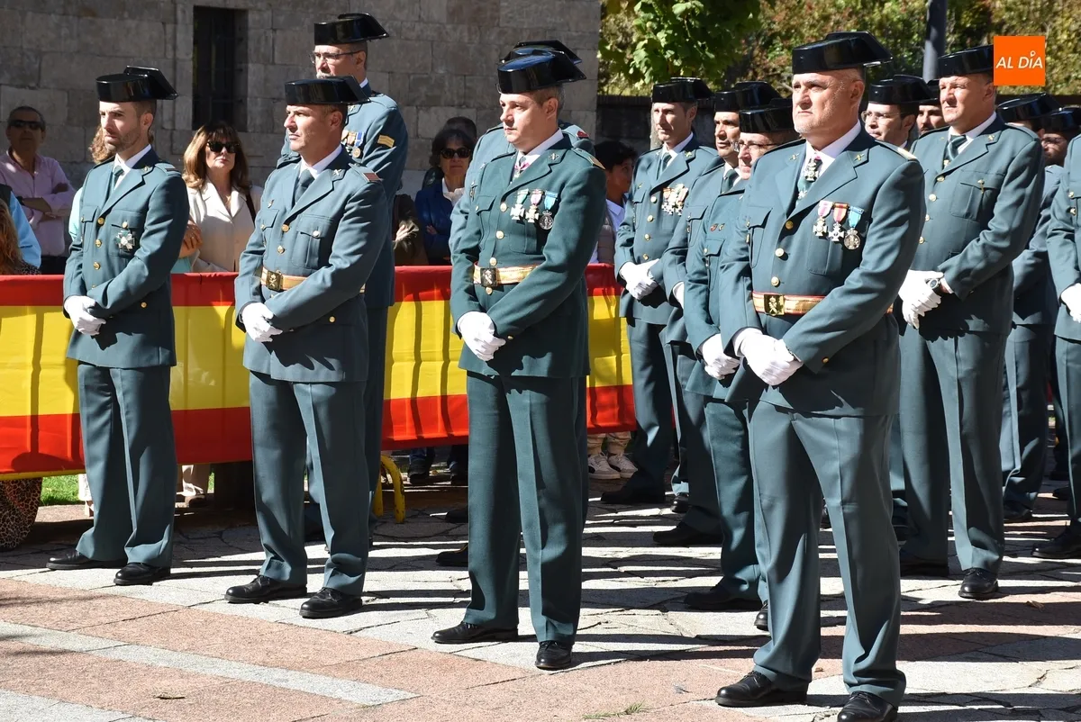 Foto 4 - La Benem&eacute;rita mirobrigense rinde homenaje a dos veteranos y a los ca&iacute;dos del Cuerpo