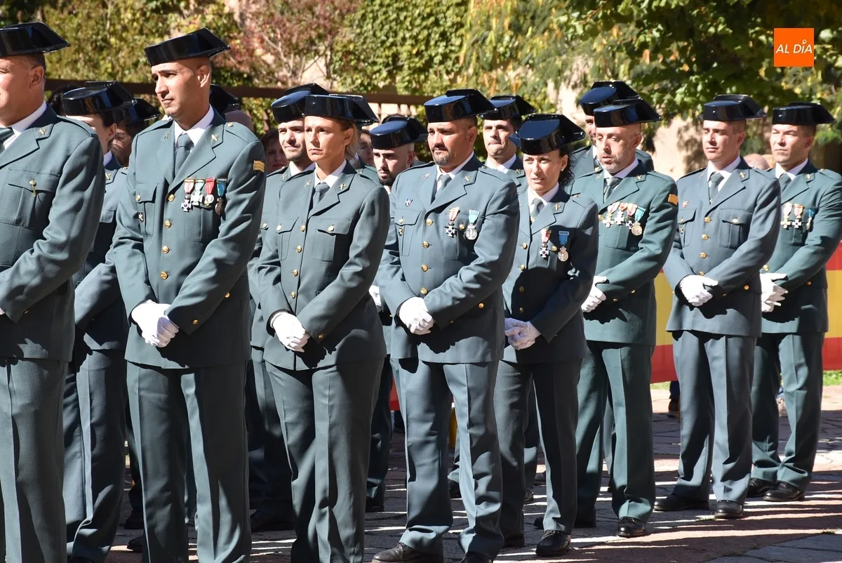 Foto 5 - La Benem&eacute;rita mirobrigense rinde homenaje a dos veteranos y a los ca&iacute;dos del Cuerpo