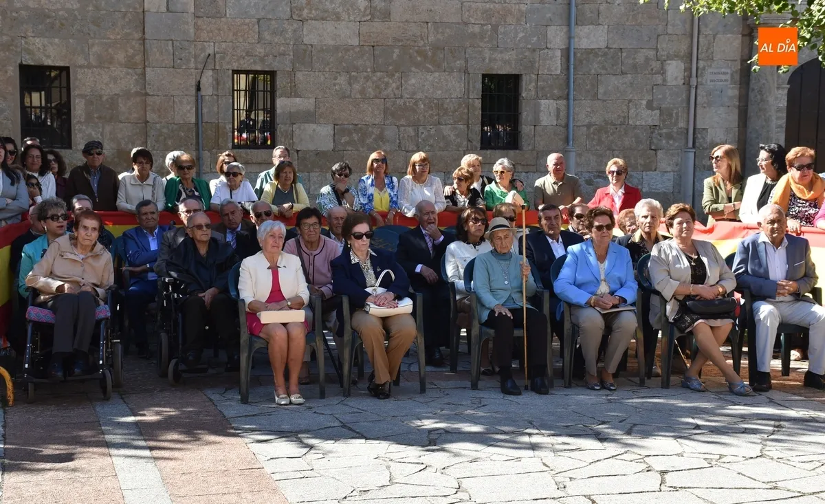 Foto 7 - La Benem&eacute;rita mirobrigense rinde homenaje a dos veteranos y a los ca&iacute;dos del Cuerpo