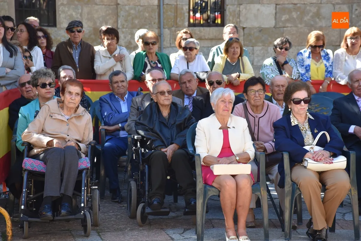 Foto 8 - La Benem&eacute;rita mirobrigense rinde homenaje a dos veteranos y a los ca&iacute;dos del Cuerpo