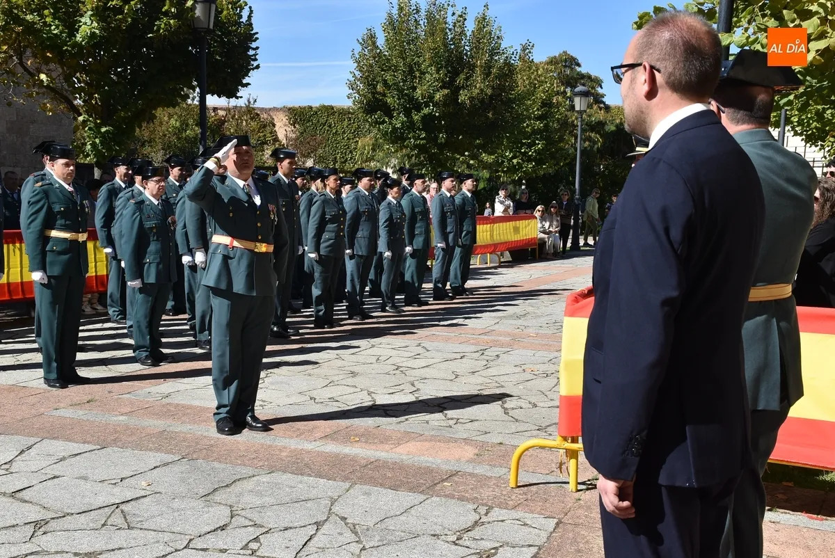 Foto 10 - La Benem&eacute;rita mirobrigense rinde homenaje a dos veteranos y a los ca&iacute;dos del Cuerpo