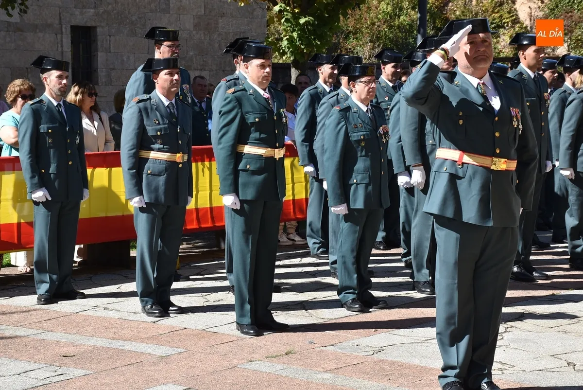 Foto 11 - La Benem&eacute;rita mirobrigense rinde homenaje a dos veteranos y a los ca&iacute;dos del Cuerpo
