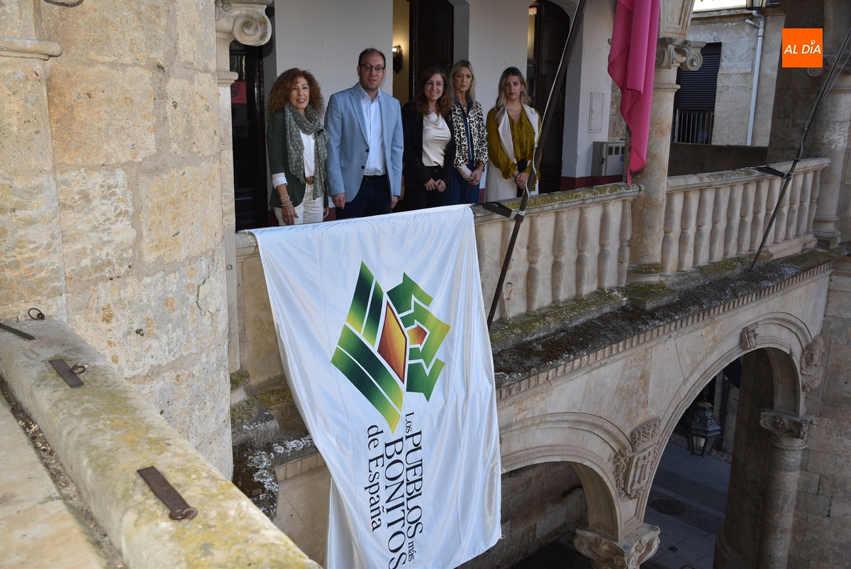 Ciudad Rodrigo extiende la bandera de Los Pueblos Más Bonitos reivindicando la viveza