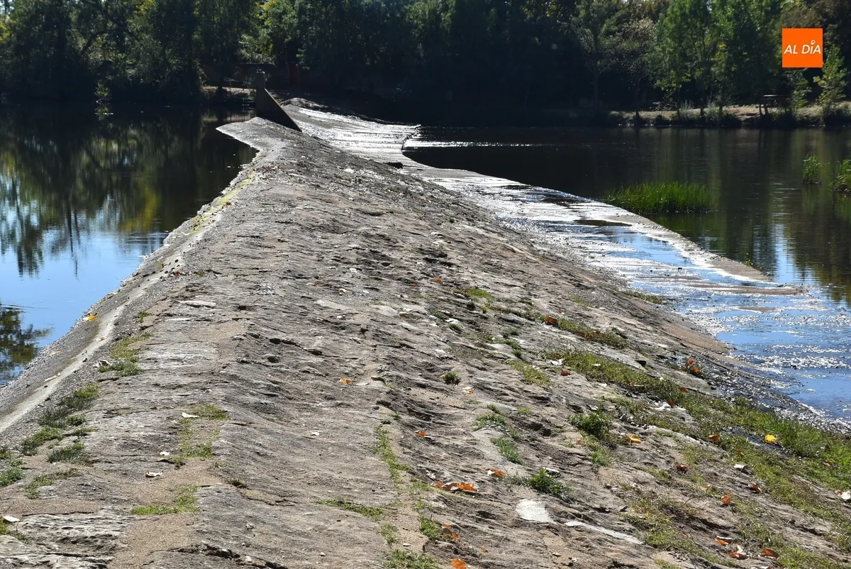 Foto 4 - La retirada de la pasarela da el carpetazo definitivo al verano coincidiendo con una jornada de calor