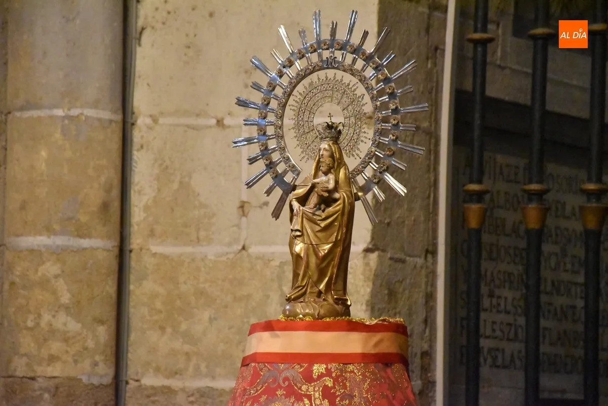 Foto 3 - Integrantes de la Guardia Civil asisten al inicio del triduo en honor a la Virgen del Pilar