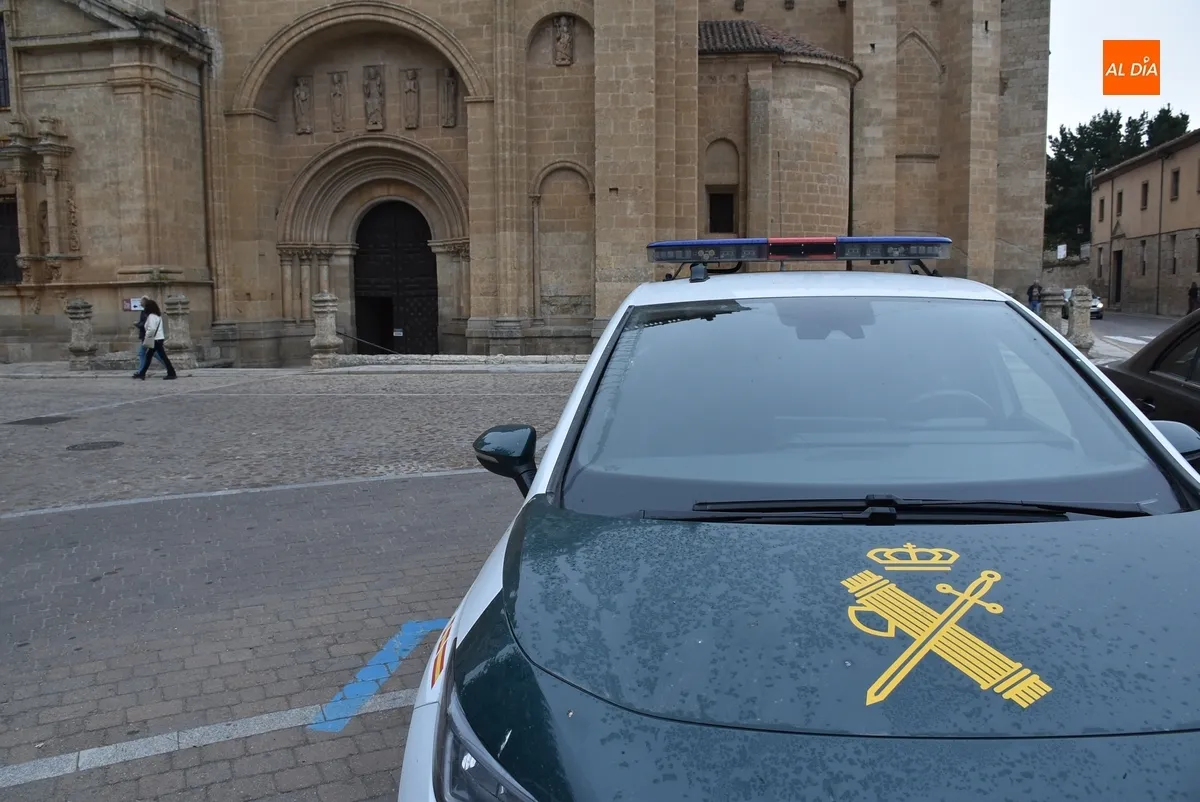Foto 8 - Integrantes de la Guardia Civil asisten al inicio del triduo en honor a la Virgen del Pilar