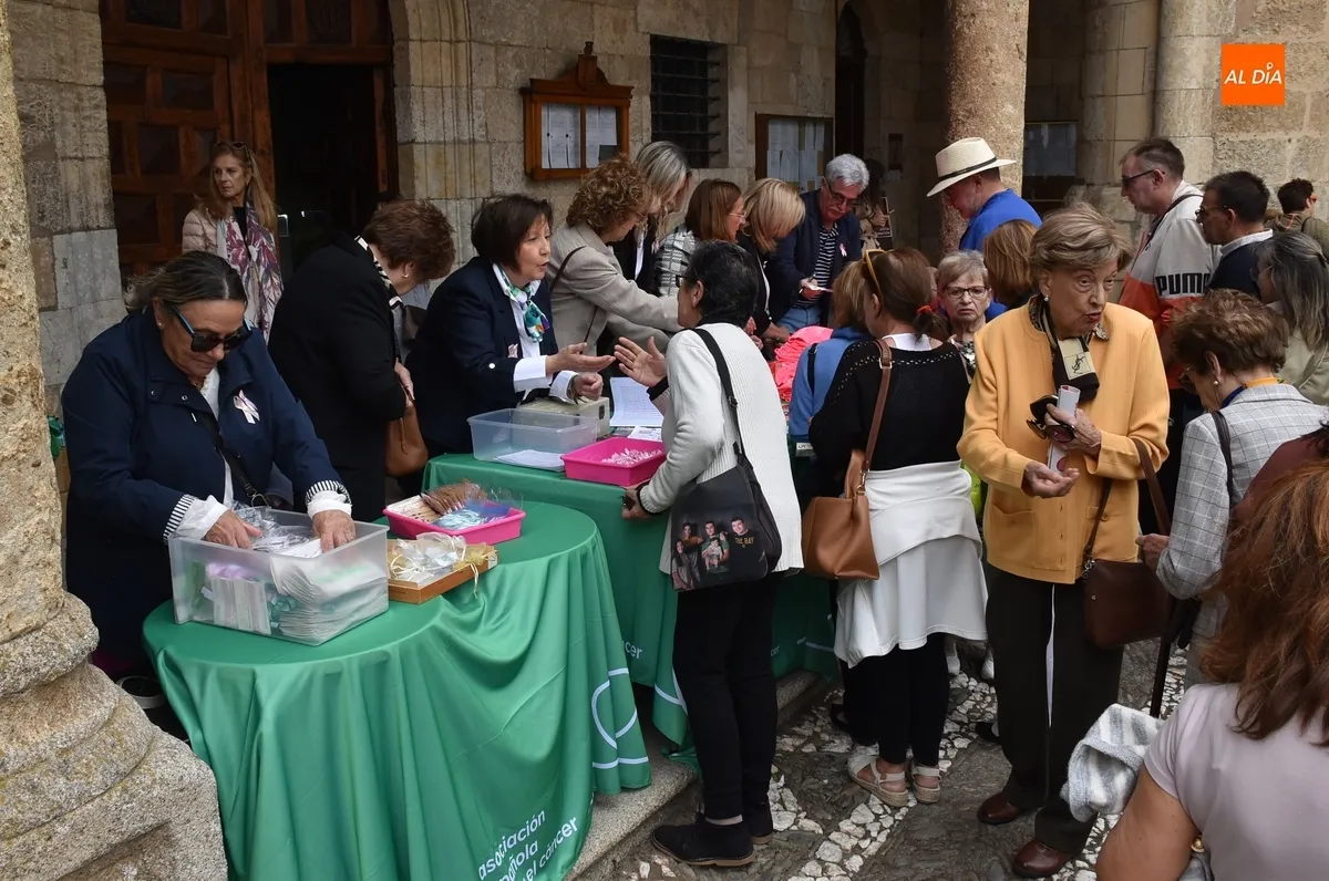 Foto 2 - La AECC apuesta por incidir en las emociones en su lazo humano por el D&iacute;a contra el C&aacute;ncer de Mama