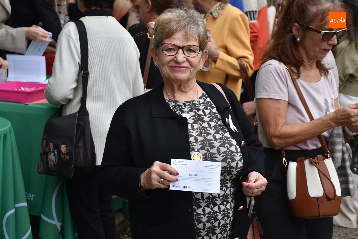Foto 3 - La AECC apuesta por incidir en las emociones en su lazo humano por el D&iacute;a contra el C&aacute;ncer de Mama