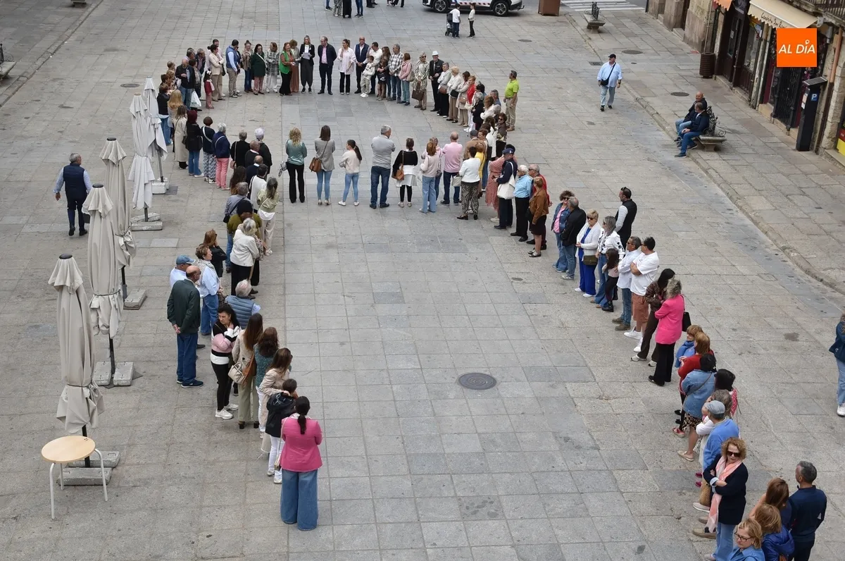 Foto 9 - La AECC apuesta por incidir en las emociones en su lazo humano por el D&iacute;a contra el C&aacute;ncer de Mama