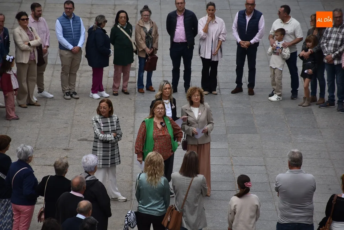 Foto 10 - La AECC apuesta por incidir en las emociones en su lazo humano por el D&iacute;a contra el C&aacute;ncer de Mama