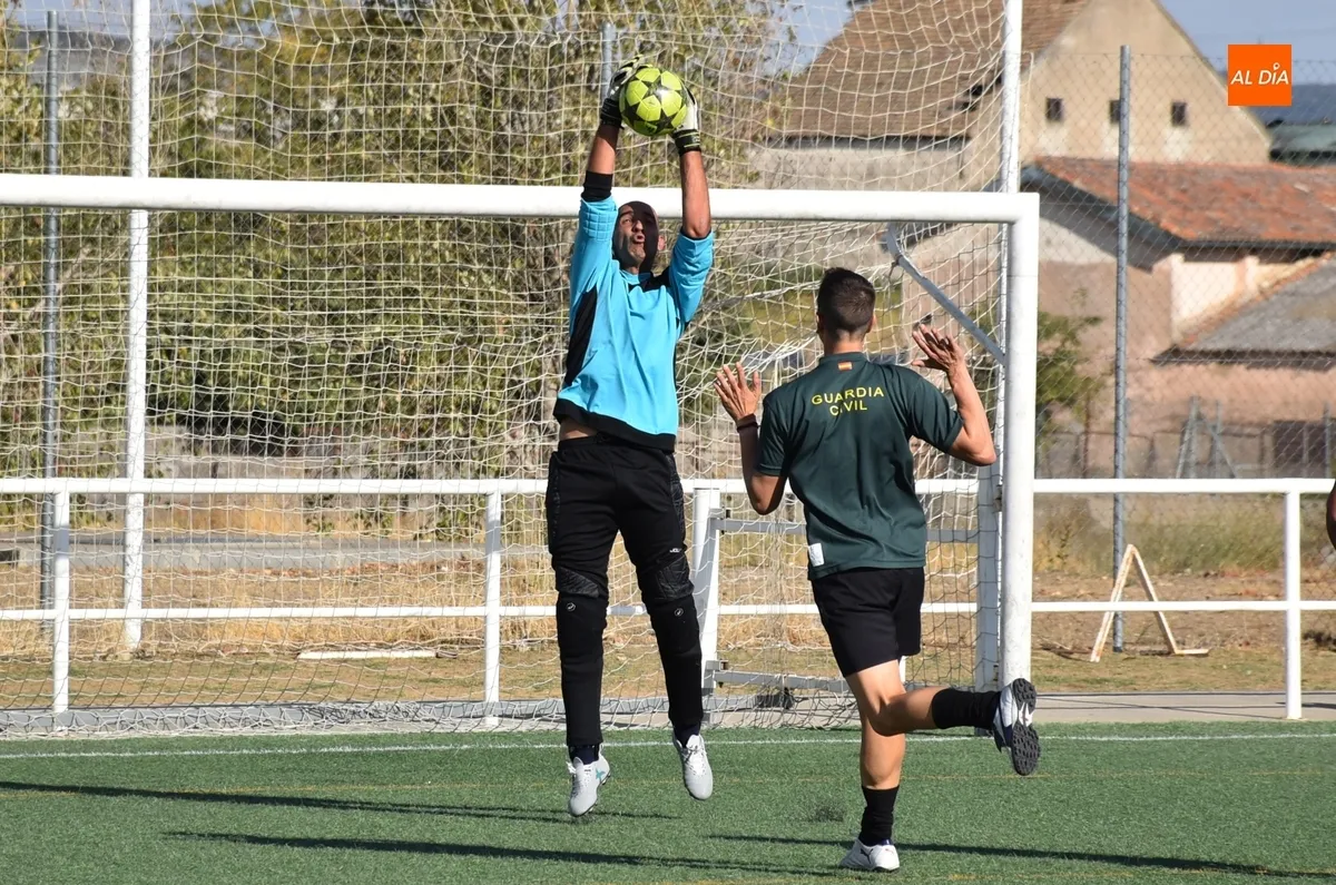 Foto 6 - El 112-Emergencias Sanitarias se adjudica en los penaltys el Torneo de F&uacute;tbol 7 de la Guardia Civil