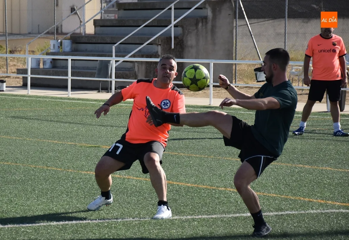 Foto 8 - El 112-Emergencias Sanitarias se adjudica en los penaltys el Torneo de F&uacute;tbol 7 de la Guardia Civil