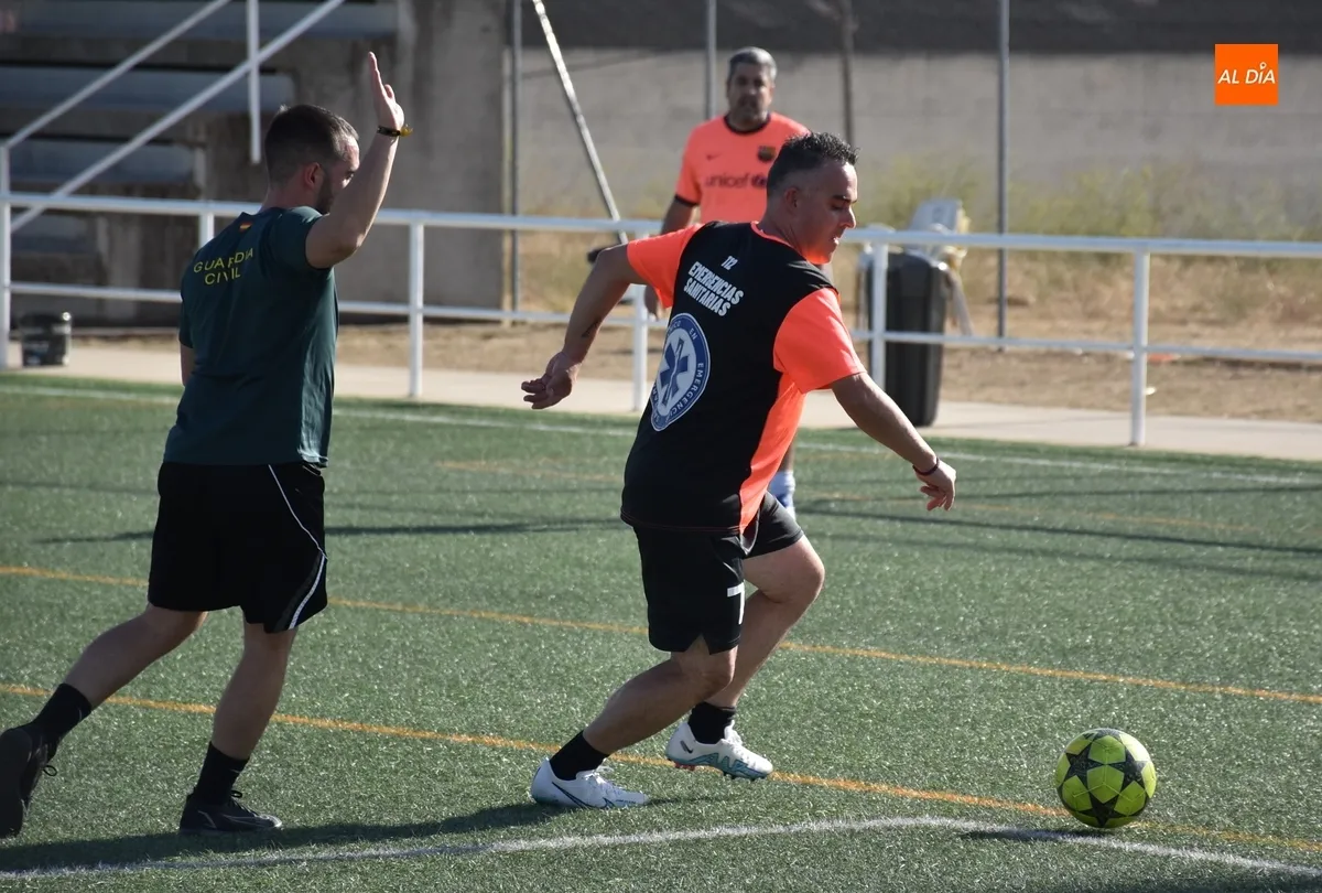 Foto 9 - El 112-Emergencias Sanitarias se adjudica en los penaltys el Torneo de F&uacute;tbol 7 de la Guardia Civil