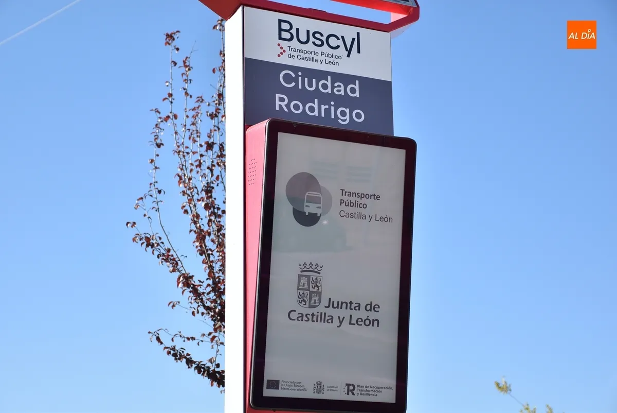 Foto 3 - La marquesina de bus frente al Centro de Salud se vuelve &lsquo;inteligente&rsquo;