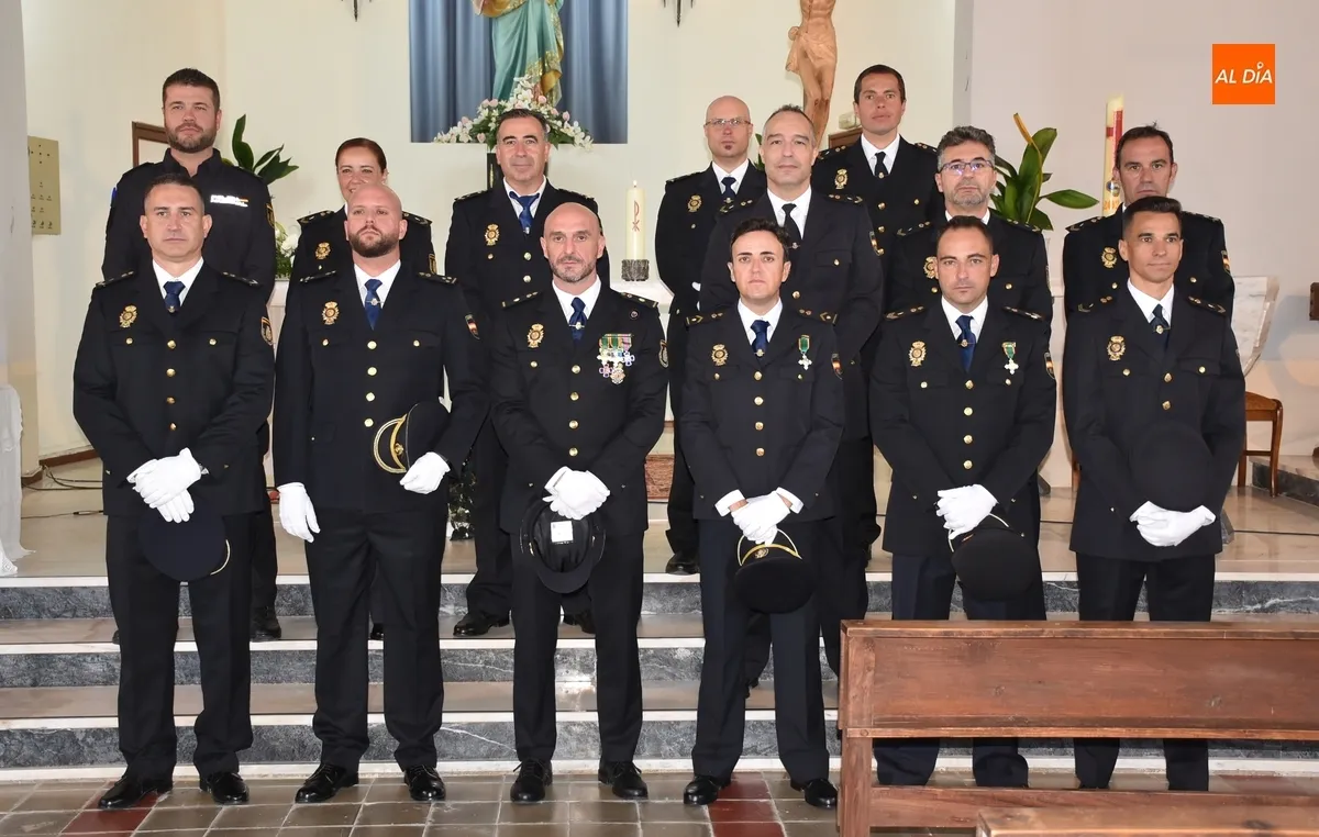 Foto 10 - La Comisar&iacute;a de Polic&iacute;a de Fuentes de O&ntilde;oro festeja a sus patronos con amplia compa&ntilde;&iacute;a