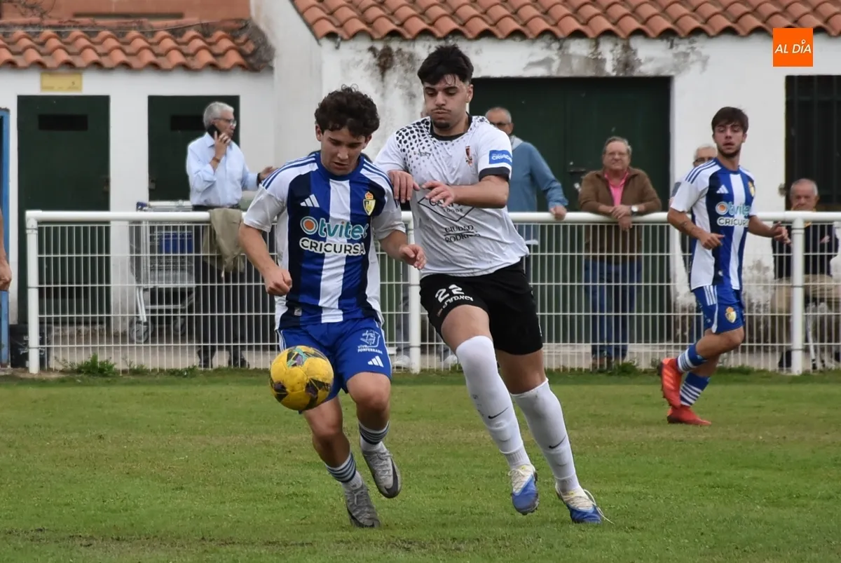 Foto 5 - El Ciudad Rodrigo llega a base de golazos al &eacute;pico repoker de victorias para arrancar el curso