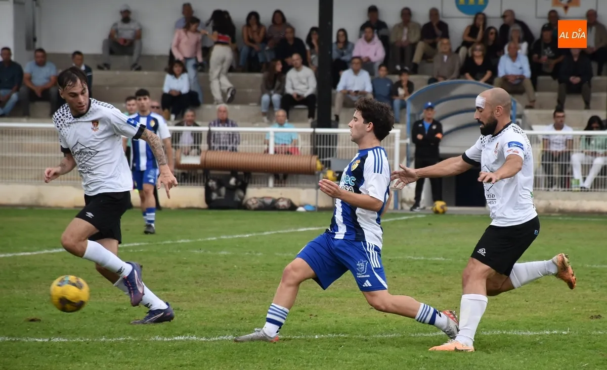Foto 6 - El Ciudad Rodrigo llega a base de golazos al &eacute;pico repoker de victorias para arrancar el curso