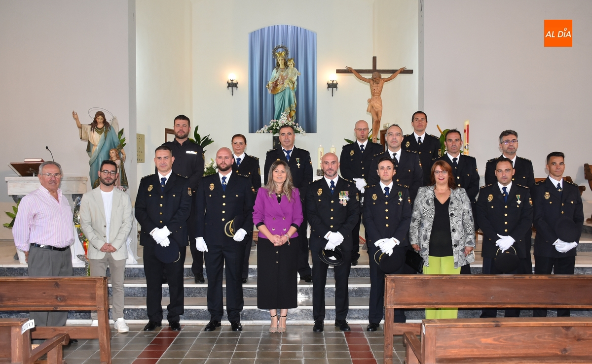 La Comisaría de Policía de Fuentes de Oñoro festeja a sus patronos con amplia compañía