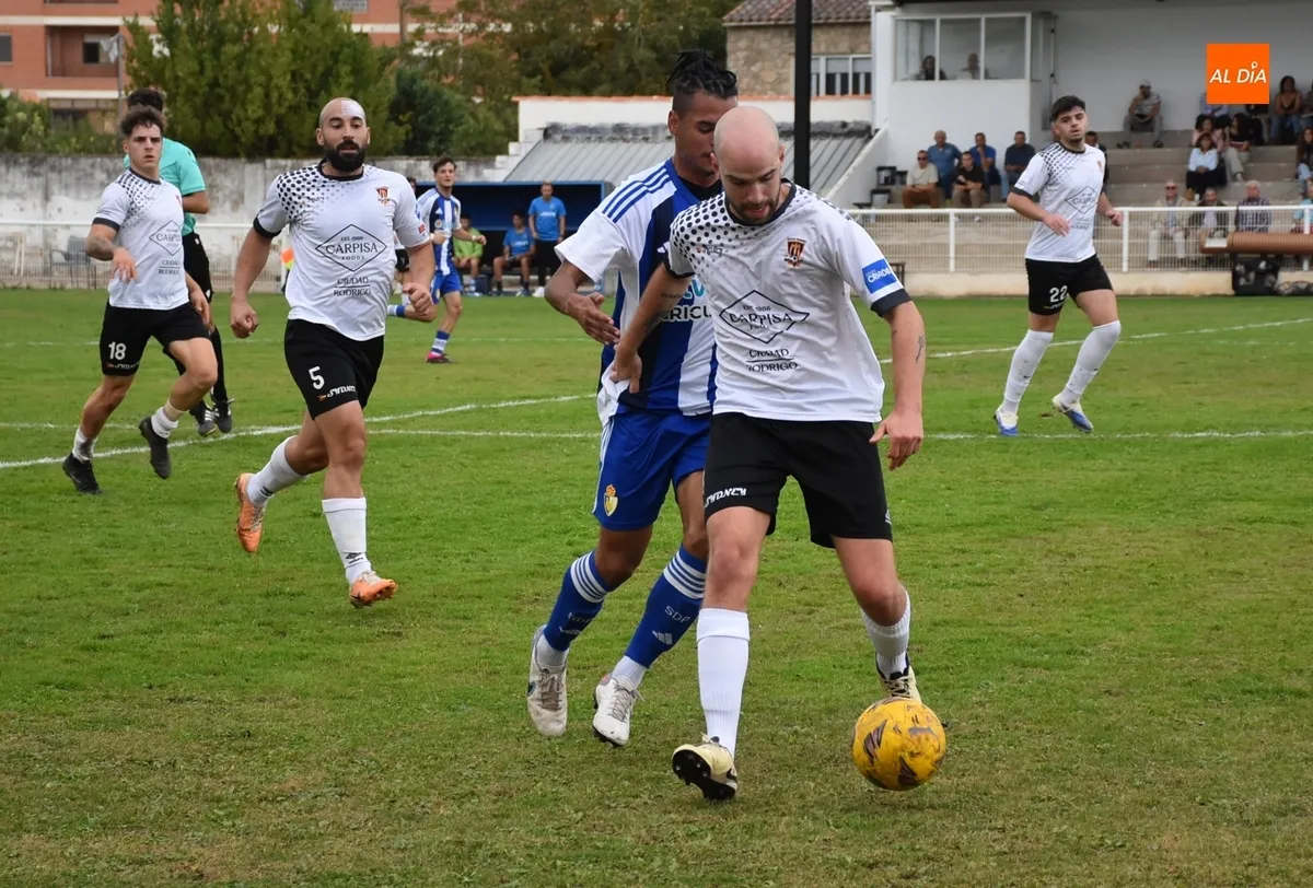 Foto 8 - El Ciudad Rodrigo llega a base de golazos al &eacute;pico repoker de victorias para arrancar el curso