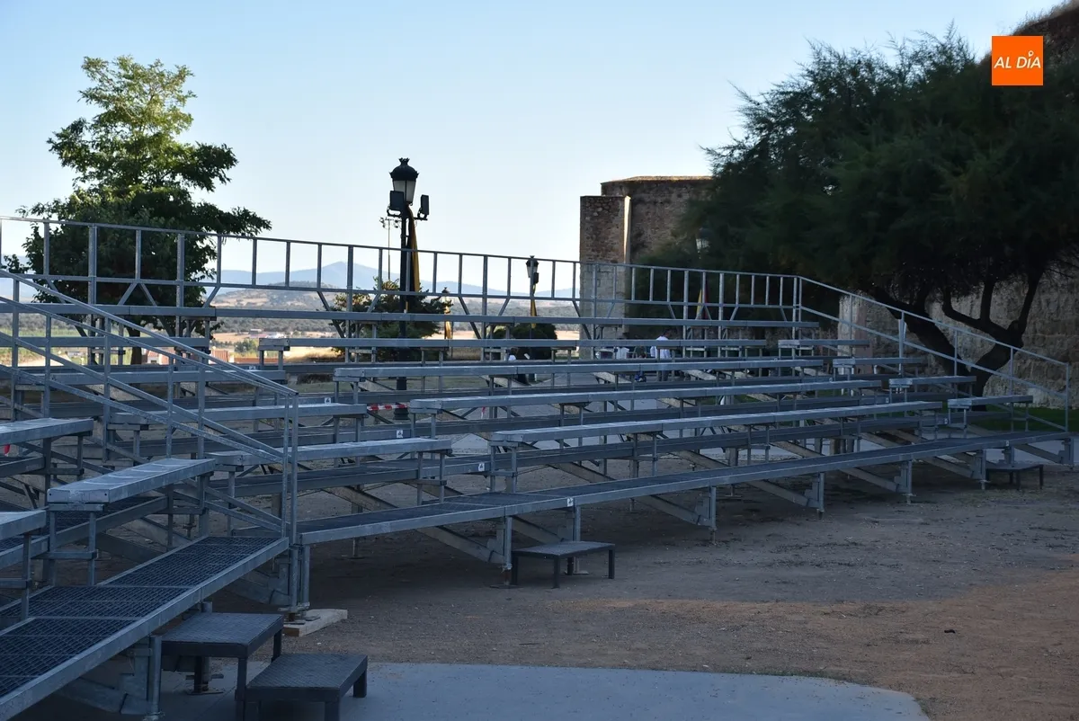 Foto 3 - Las paradas y el campamento van tomando forma mientras sigue creciendo la decoraci&oacute;n