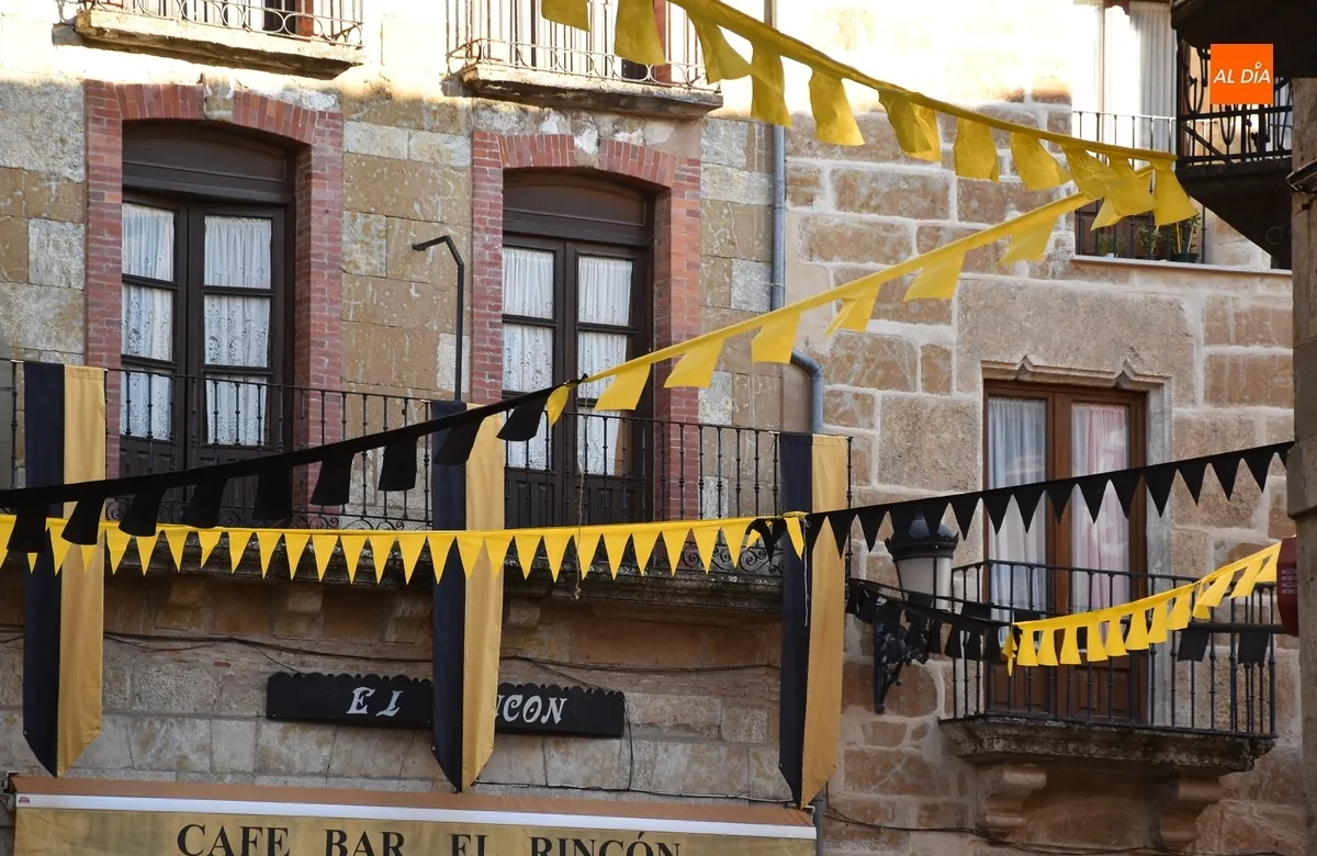 Foto 8 - Las paradas y el campamento van tomando forma mientras sigue creciendo la decoraci&oacute;n