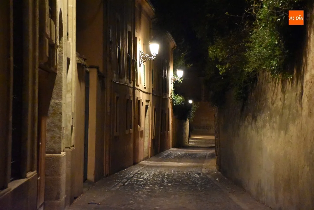 Foto 2 - La calle C&aacute;ceres aumenta su iluminaci&oacute;n con un nuevo punto de luz
