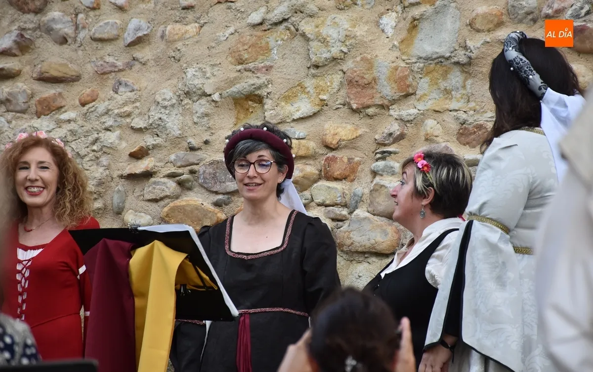 Foto 3 - Alcandora se encarga de abrir la extens&iacute;sima programaci&oacute;n de la Feria Medieval